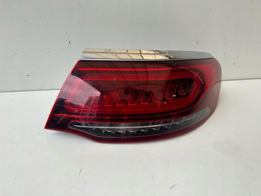 Купить Mercedes glc 253 рестайлинг  лампа правый задний  купе 2539060702