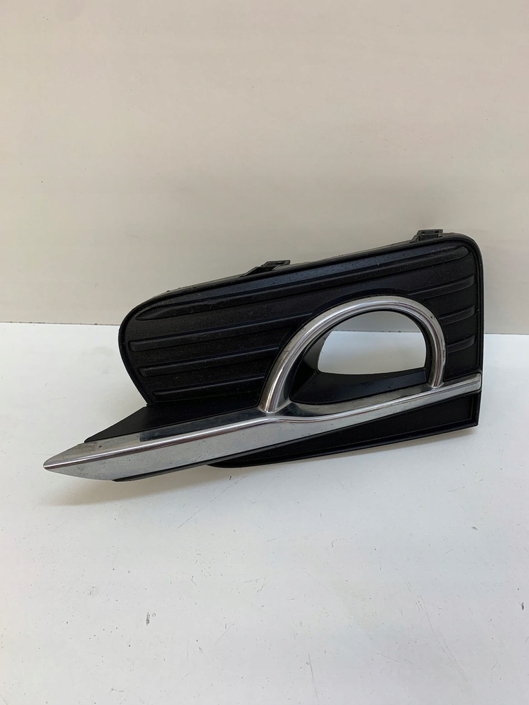 фото №1, Заглушка решётка бампера противотуманной фары правая infiniti