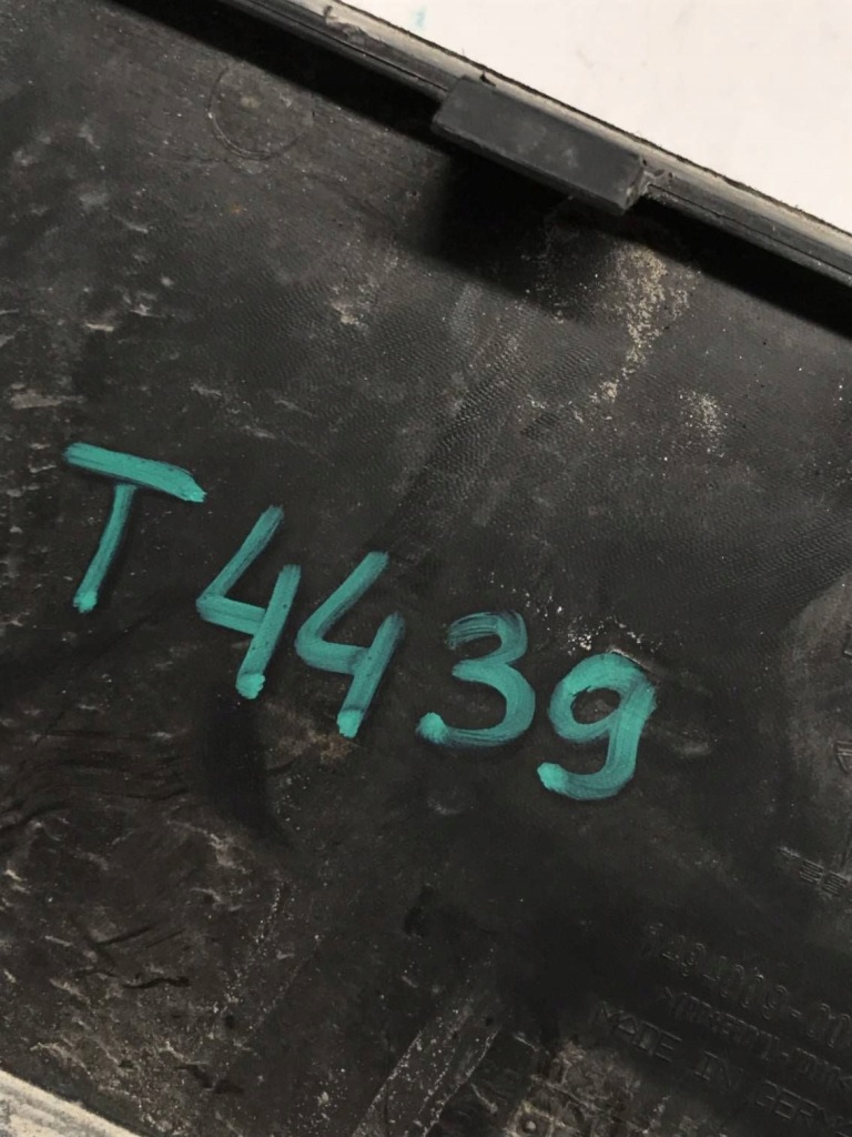 фото №11, Tesla model y заглушка фаркоп буксирувальний задня 149400900d