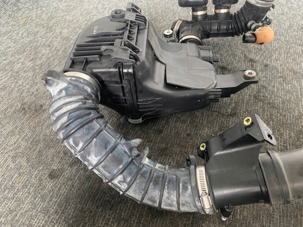 фото №10, Suzuki sx4 s-cross lift 1.0 19r корпус фильтра воздухозаборник воздуха оригинал