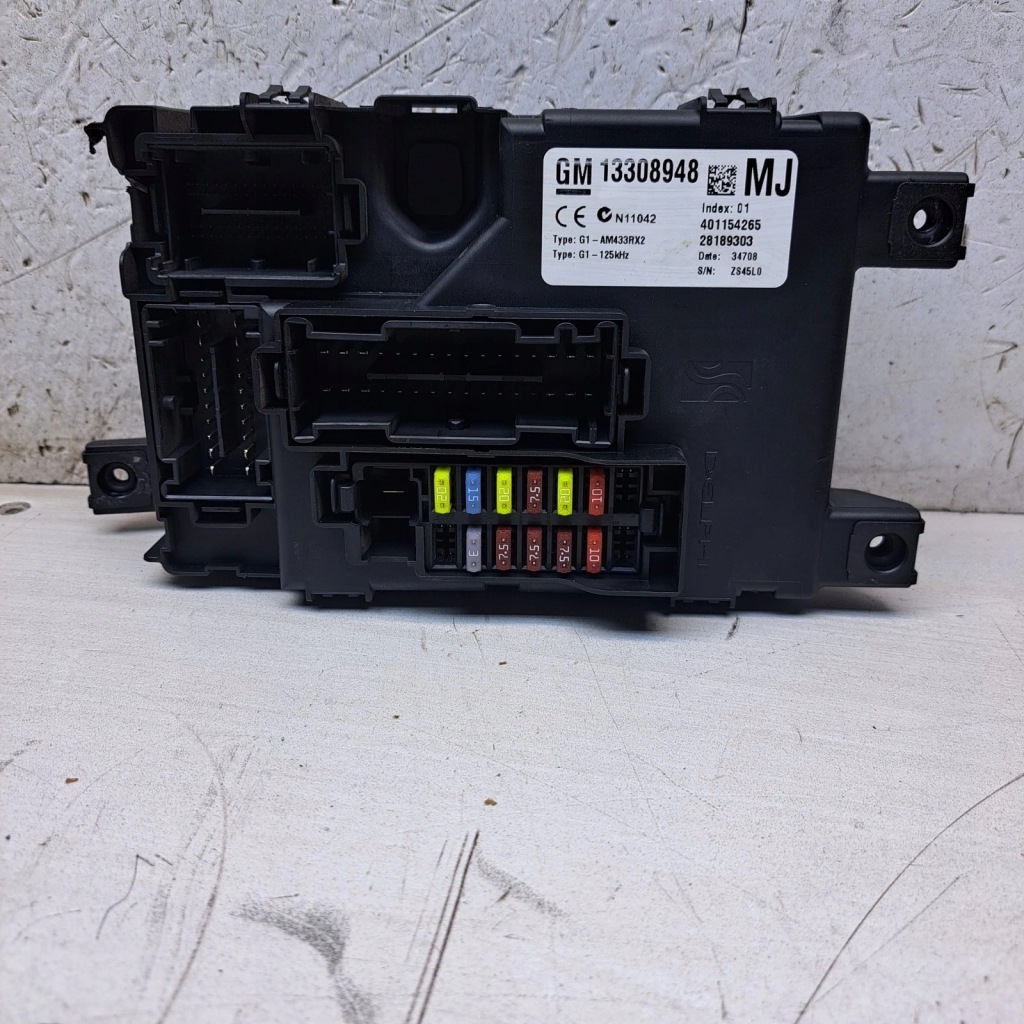 Купити Opel corsa d 09r коробка запобіжників 13308948