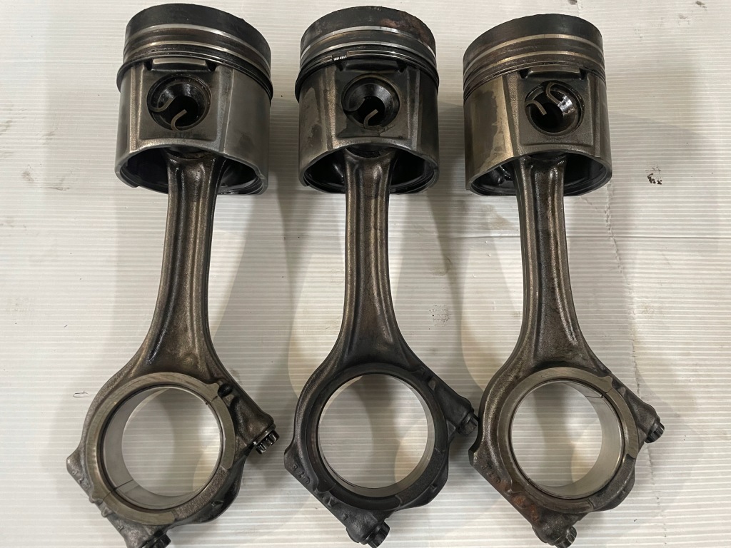 фото №1, Поршень шатун mercedes atego 814 815 om904 4.2