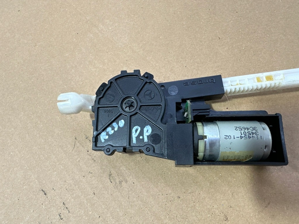 фото №8, Моторчик подголовник сиденье левый правый, механизм mercedes sl r230, w230 zu