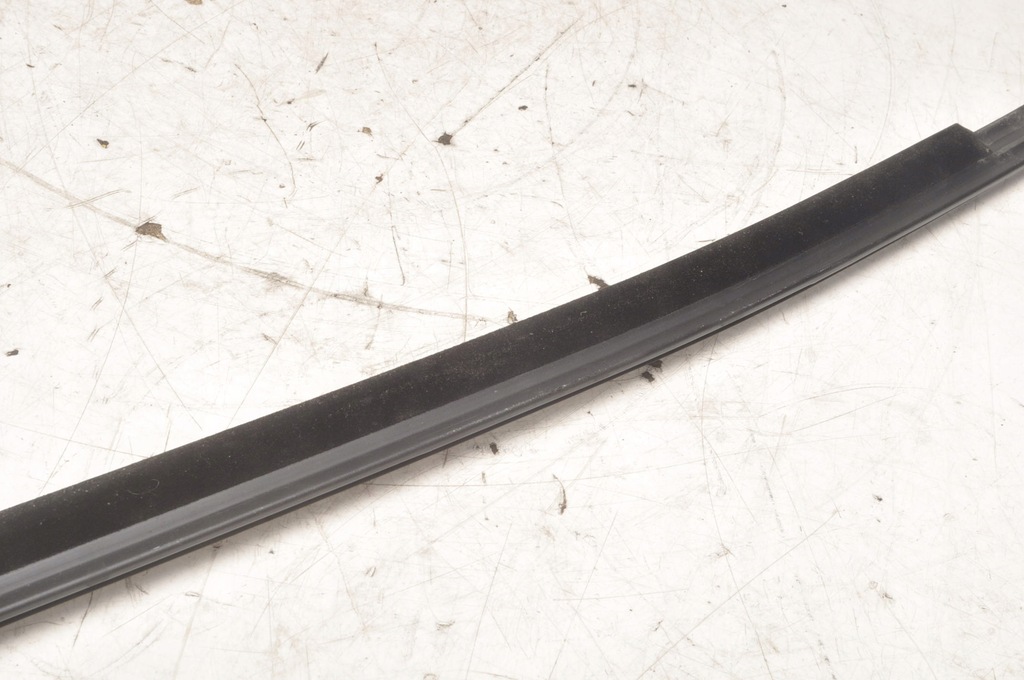 фото №8, Volvo s60 iii молдинг скло підвіконна задня права