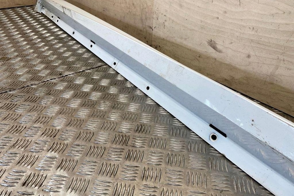 фото №14, Накладка порог левая jaguar xe x760 gx7m101d57a 2.0l дизель 132kw 2016