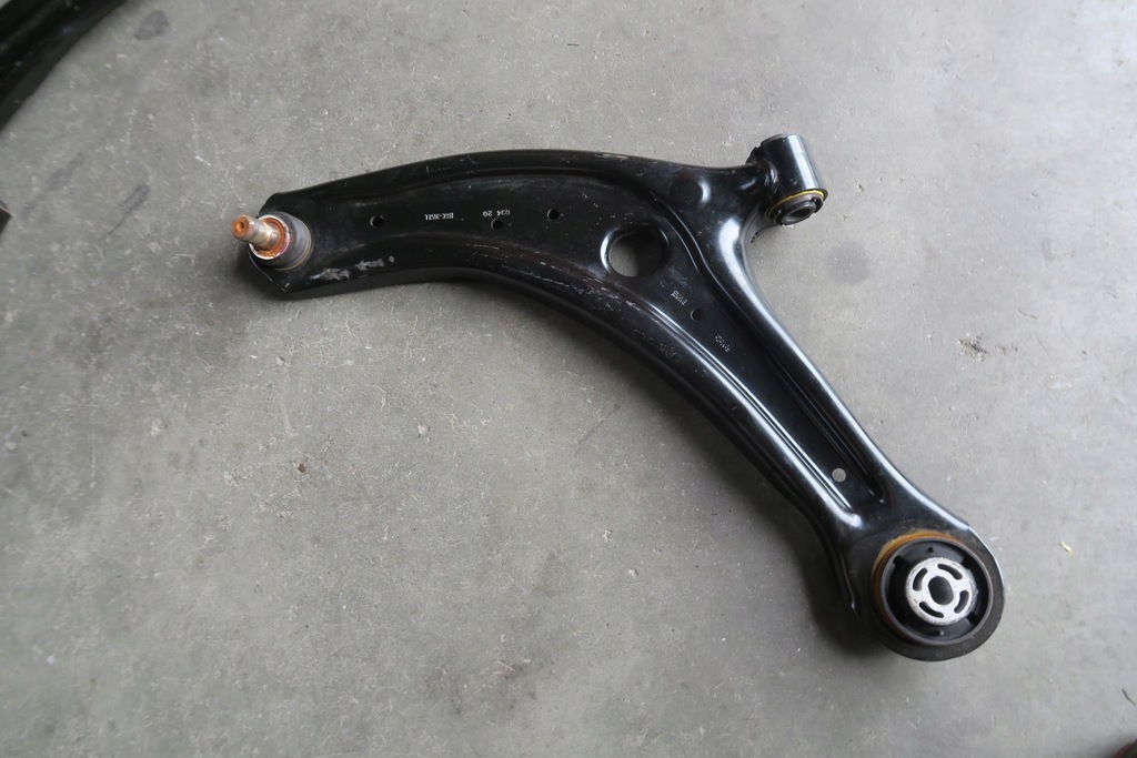 фото №1, Ford fiesta mk8 важіль перед передній лівий !!