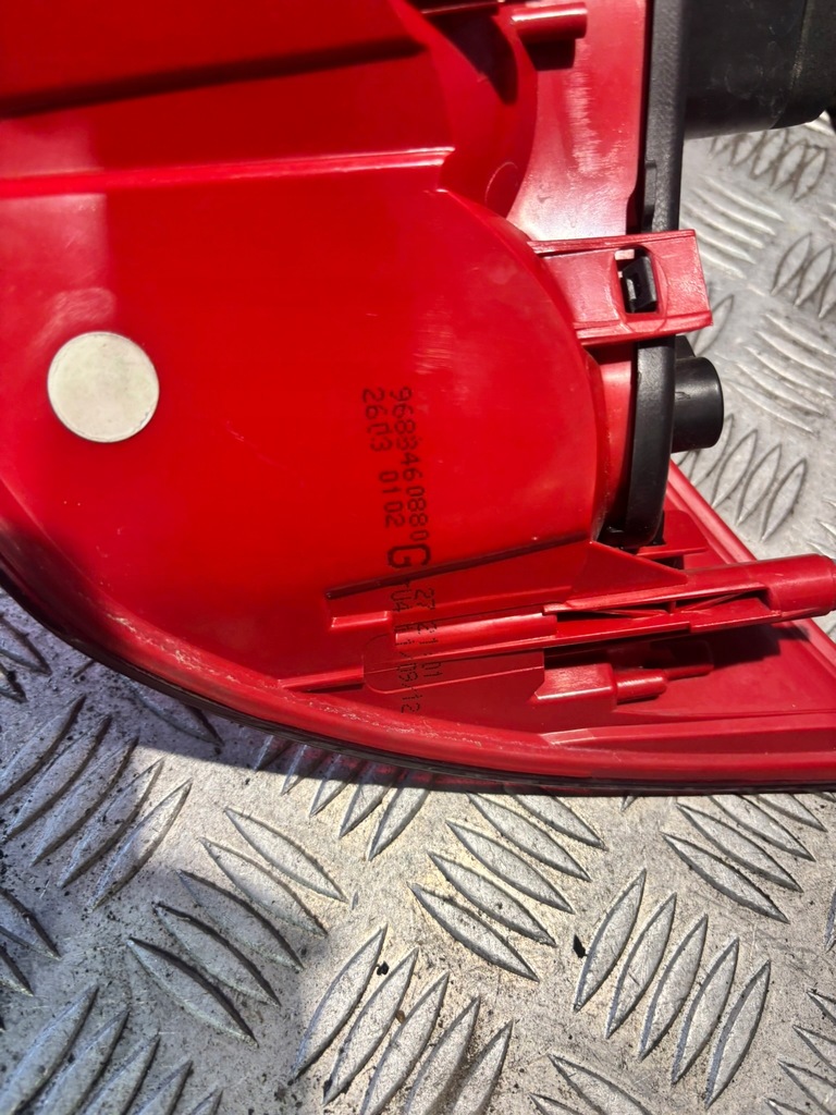 фото №11, Peugeot 3008 i rok лампа левая задняя w крыло 9683460880 повреждённая