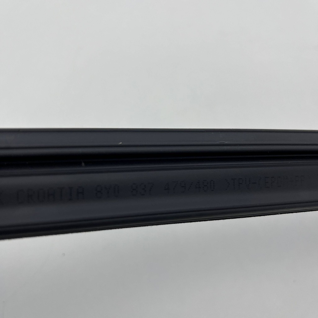 фото №6, Audi a3 8y прокладка дверь правая перед 8y0837479