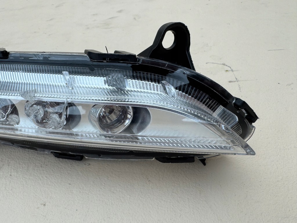 Hyundai tucson 3 3 15r- противотуманная фара led drl правая  перед 92208-d7000 Недорого