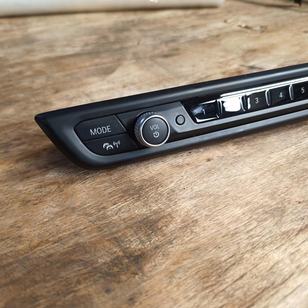 7949339 bmw f44 f40 панель управление радио с Разборки