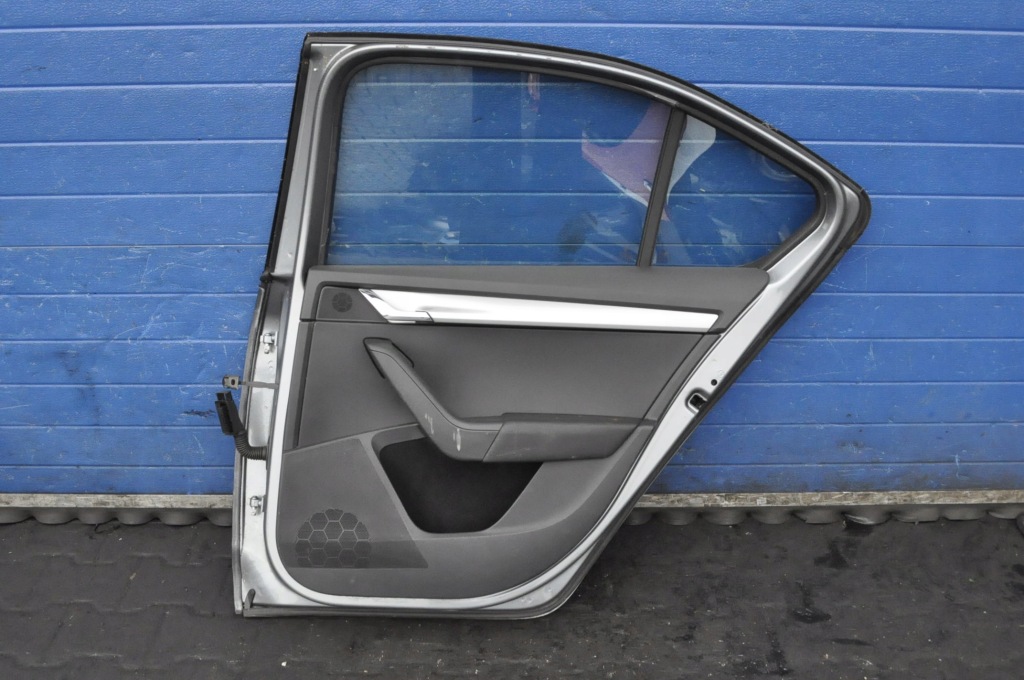 фото №9, Skoda octavia iii дверь правый задняя задние полный hb liftback