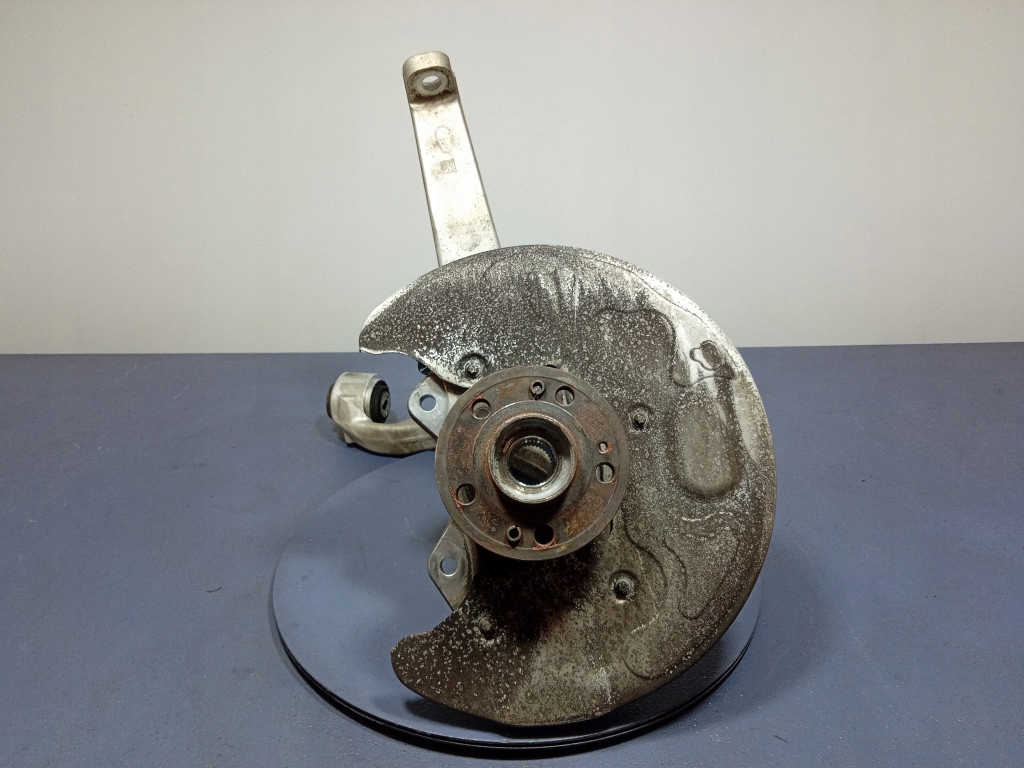 фото №1, Mercedes gls x167 400d 2.9 4matic поворотный кулак ступица правая перед a16728r