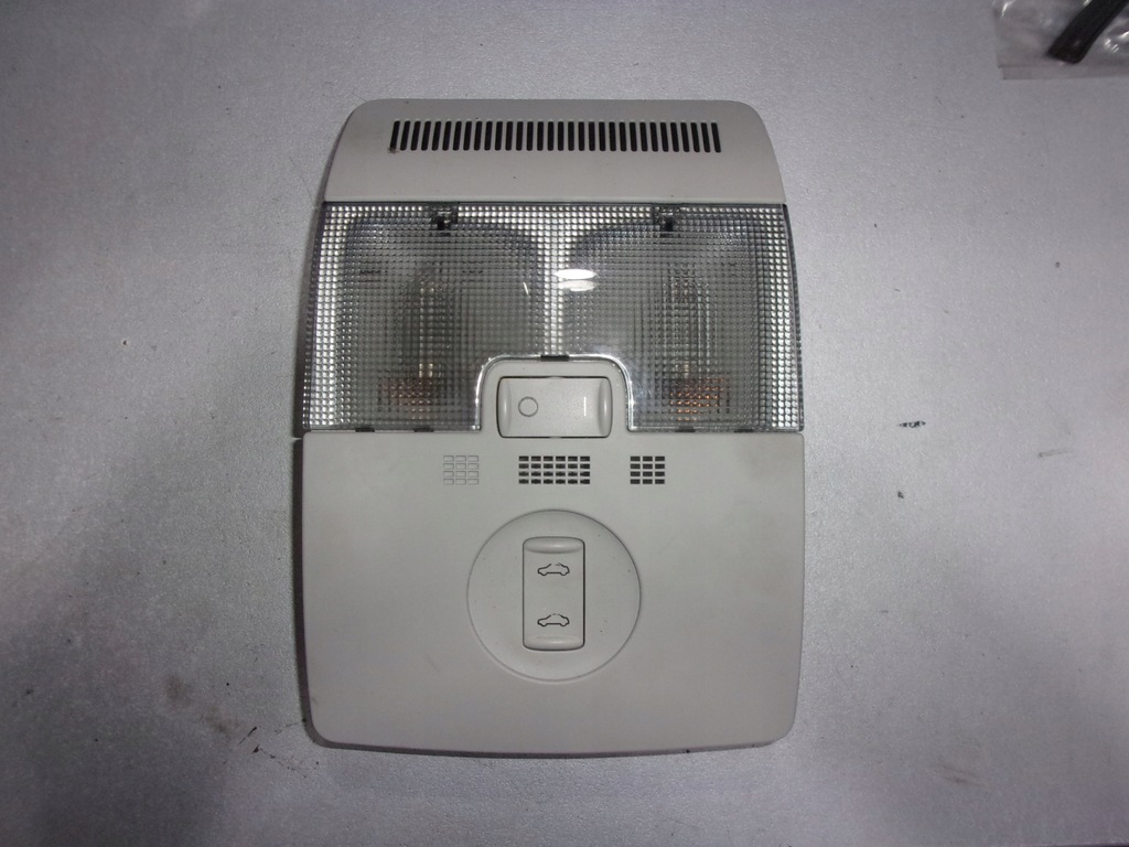 фото №1, Лампа освещение кабины audi a3 8p