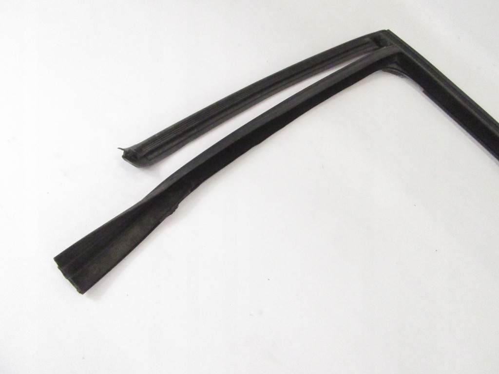 Прокладка дверь направляющая стекло левый задний  bmw f15 f85 x5 7289667 в Украине