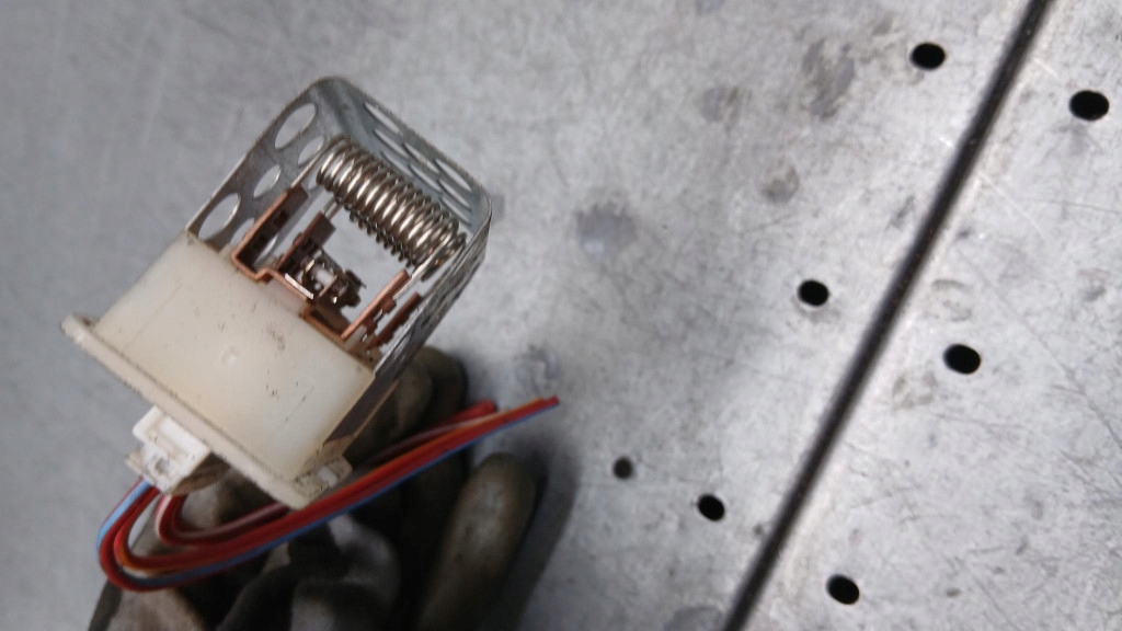 фото №5, Резистор вентилятор mercedes a-klasa w168 1.7cdi 97-01r