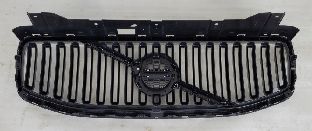 фото №12, Решітка радіатора хром значок решітка радіатора бампера volvo xc60 ii 2017- momentum