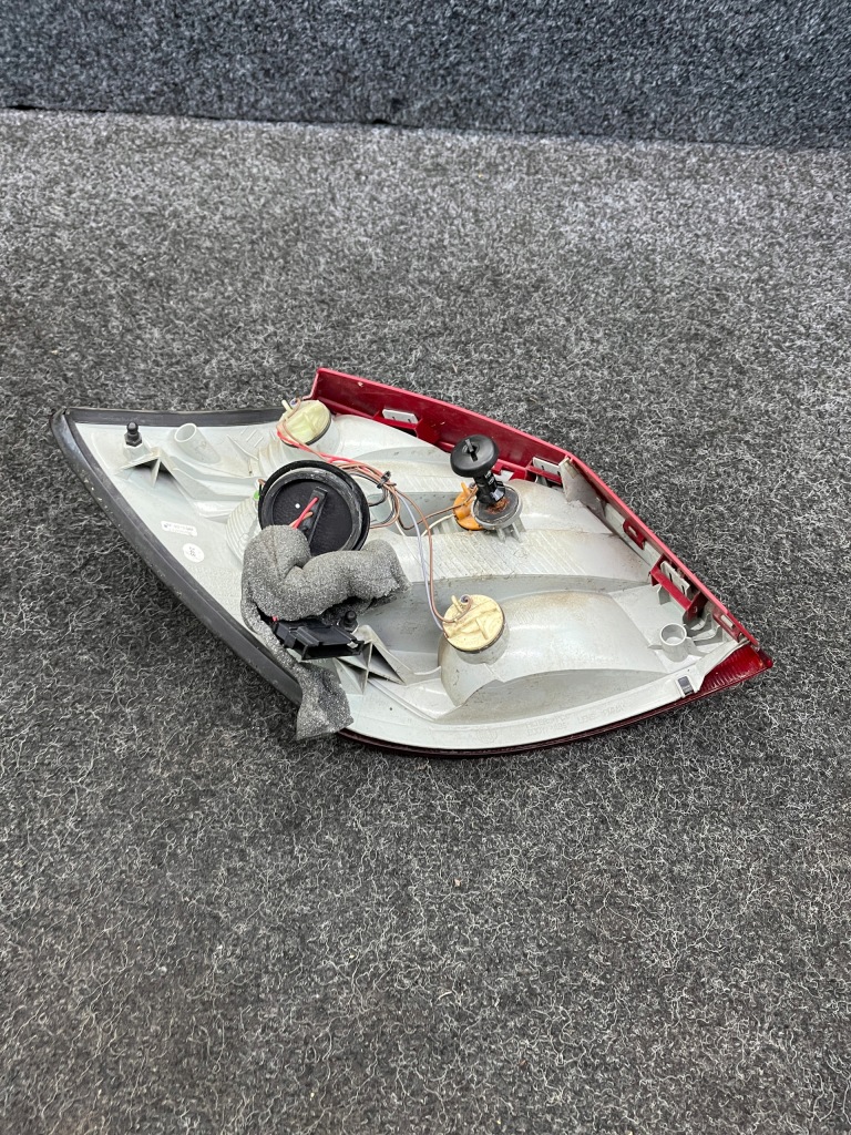 Skoda fabia 2 рестайлинг  фара правая  задний 5j6945096 Цена