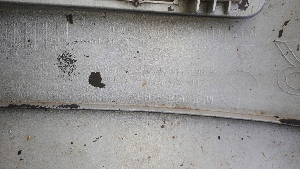 A9608855025 бампер нижний панель фары противотуманной фары правый mercedes acstros mp4 белый Доставка