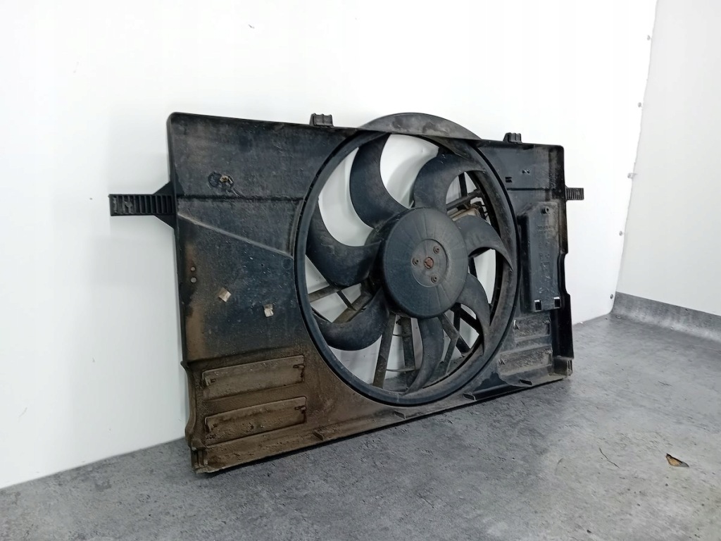 Вентилятор радиатора volvo v50 3m51-8c607-gc 0130303929 2.4 20v Недорого