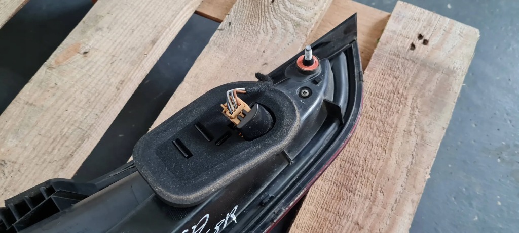 Sq5 8r q5 рестайлинг  фара левая левый задний  led америка 8r0945093d Недорого