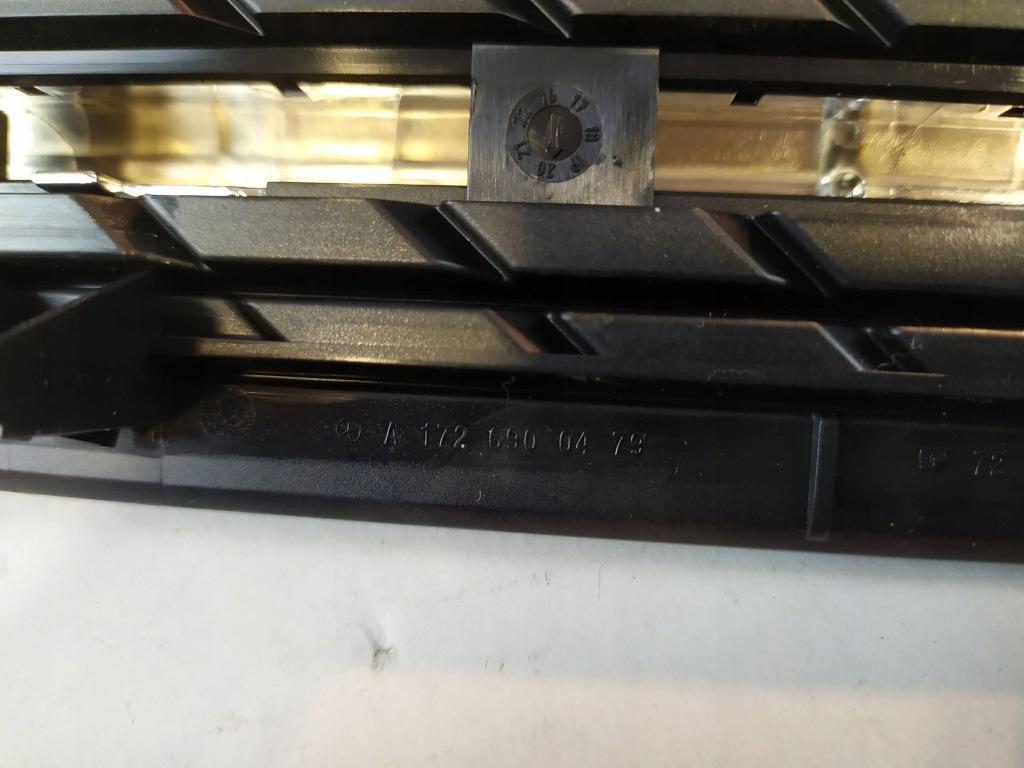 Решётка бампера правая mercedes-benz slk r172 a1726900479 Оригинал