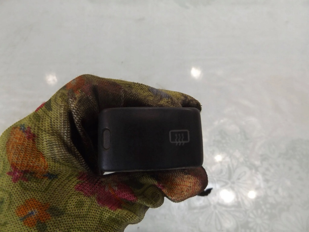 фото №1, Ibiza ii перемикач обігріву вікон