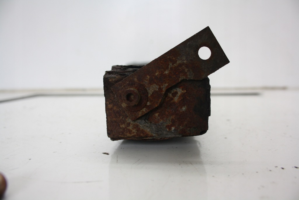 фото №11, Кронштейн кронштейн кронштейн крыла левый перед alfa romeo gt