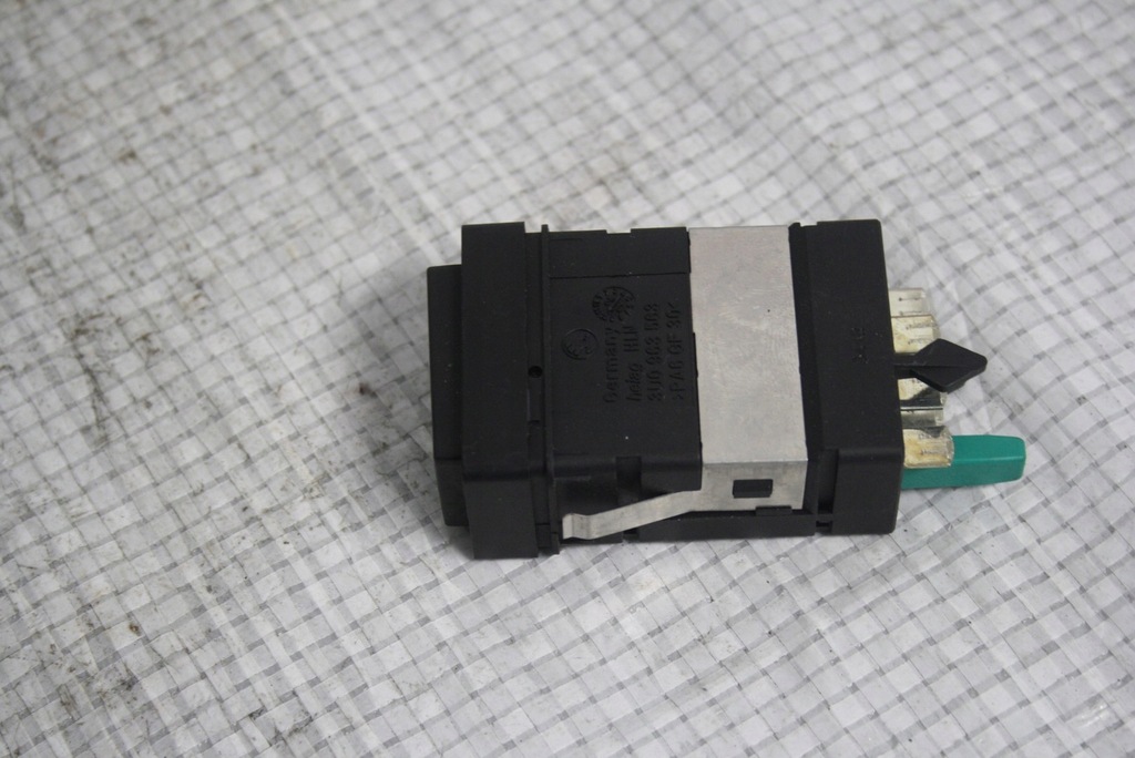 фото №10, Вимикач підігрів сидіння 3u0963563 superb i