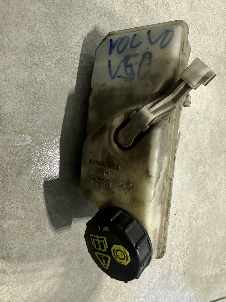 фото №1, Volvo v50 бачок жидкость тормозной