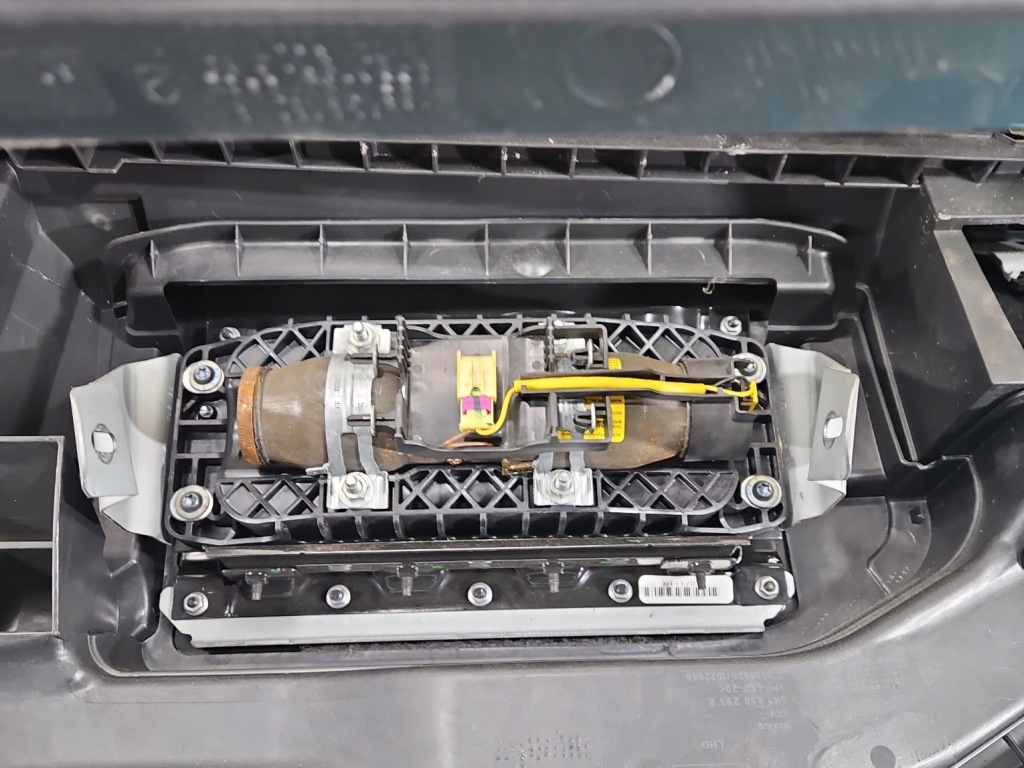 фото №9, Панель приладів приладова оригінал консоль панель приладів подушка безпеки пасажира vw golf vi eu