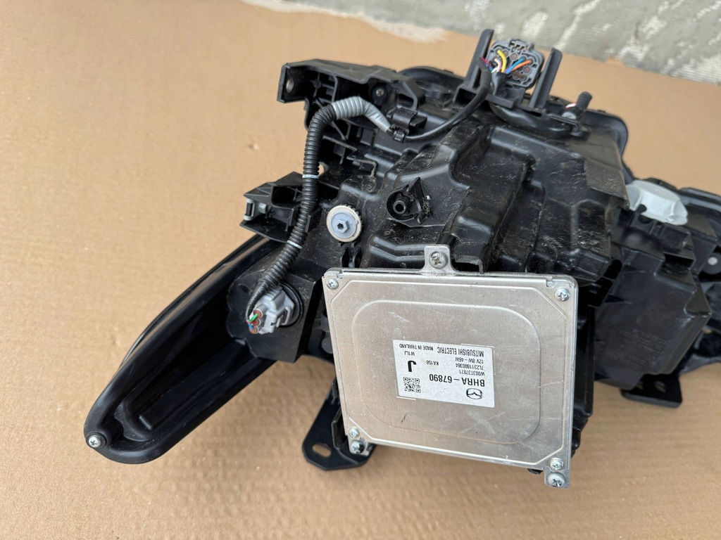 фото №12, Mazda 3 iv 4 bp 19- лампа правая перед передняя led обычный поворотник