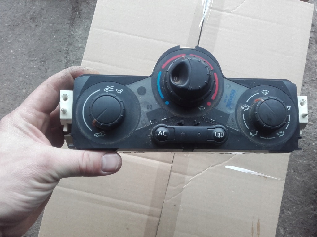 фото №1, Renault scenic ii панель обдув f666572q