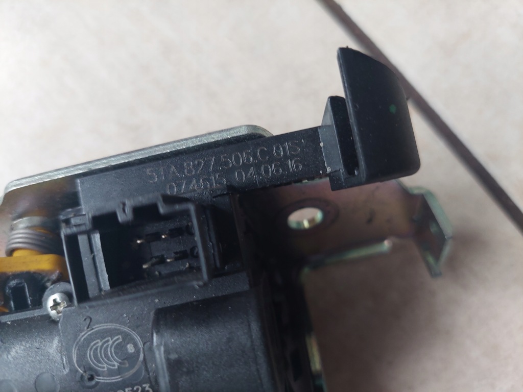 фото №6, Замок крышки багажника - vw touran iii - 5ta - 2015