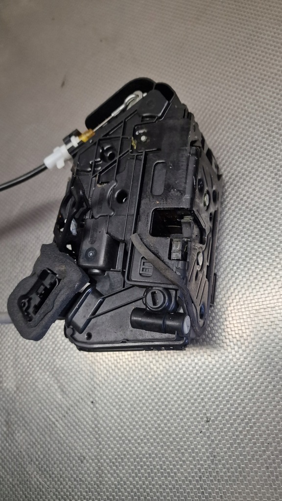 фото №1, Vw t-roc замок дверь правый перед 5tb837016c