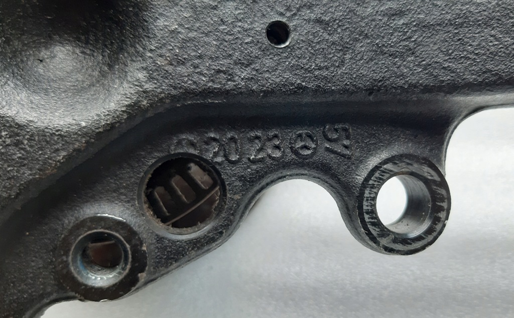 Купити Mercedes-benz оригінальний номер a2153302605 поворотний кулак передня p