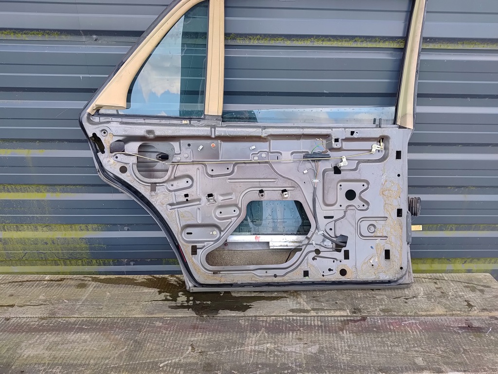 Купити Mercedes w126 двері лівий задній long