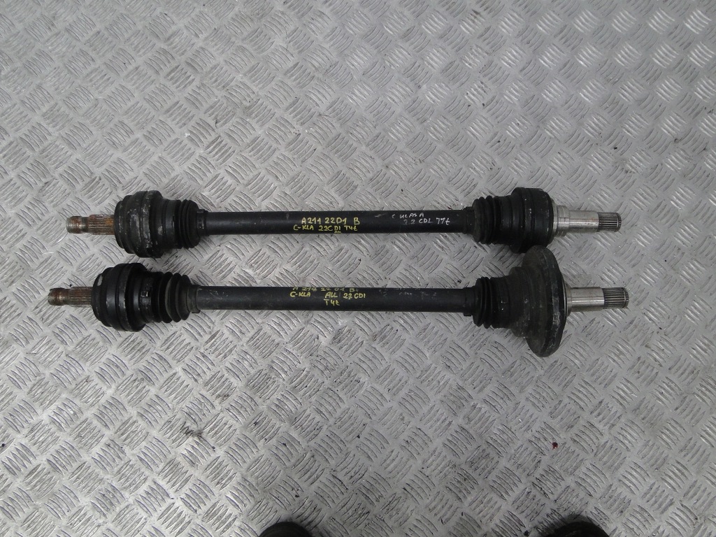 Приводной вал задний  mercedes cla w117 2017r Цена