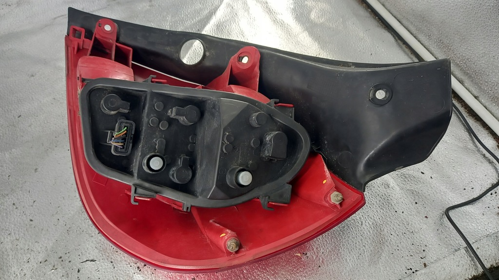 фото №4, Лампа левая задняя renault clio 1.2b iii 07r