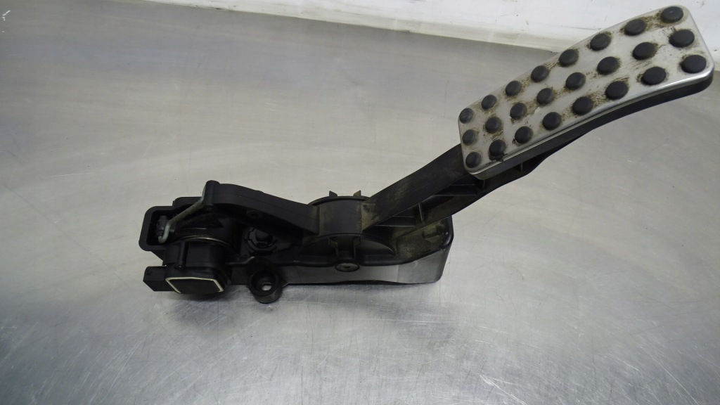 Купить Педаль газа mercedes w245 b200