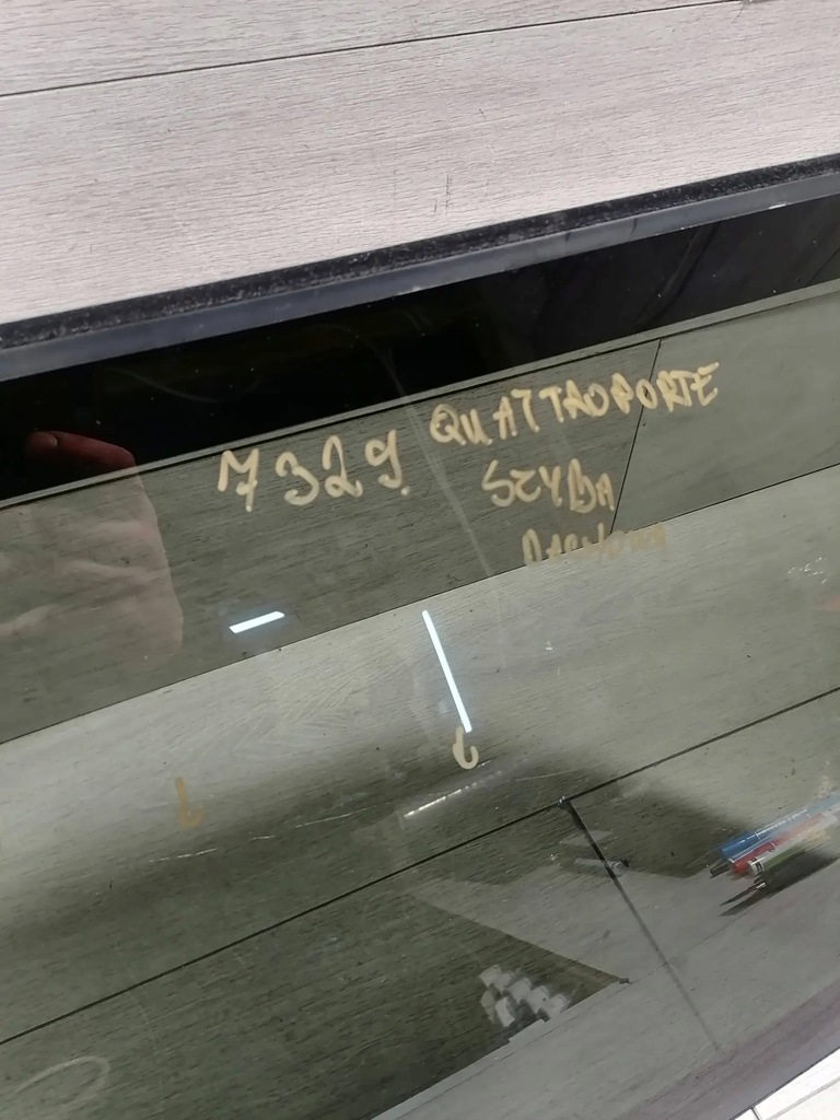 фото №9, Quattroporte стекло кровельная 6117075d