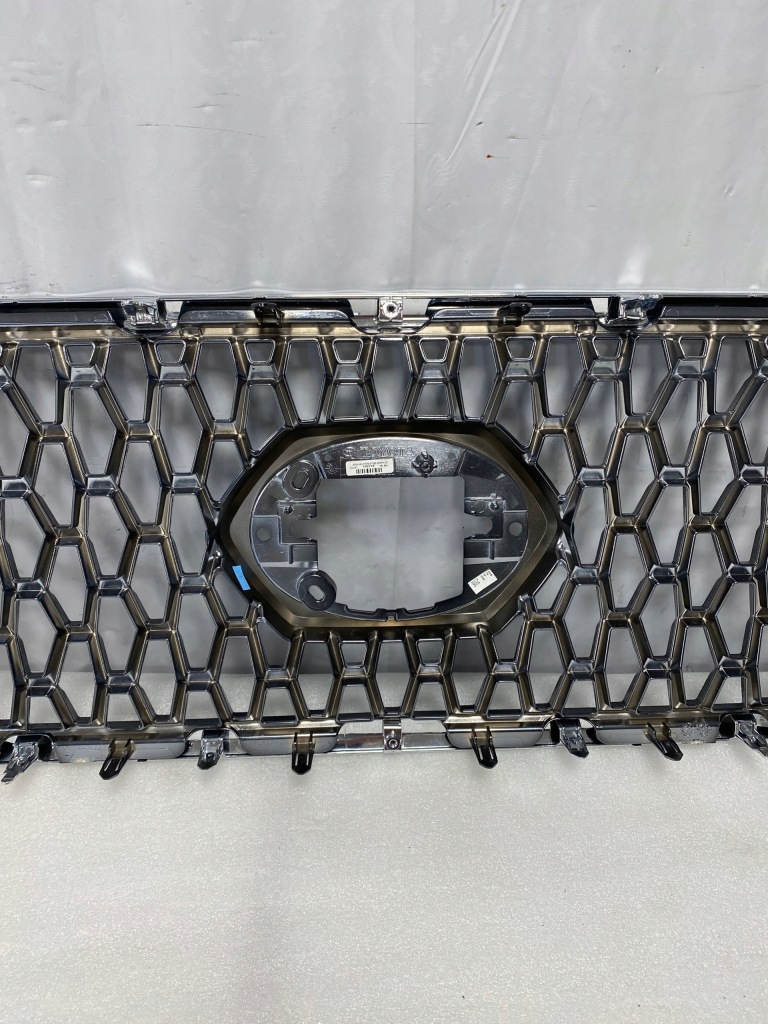 Решітка радіатора решітка  бампера перед toyota tacoma 17-23 Доставка