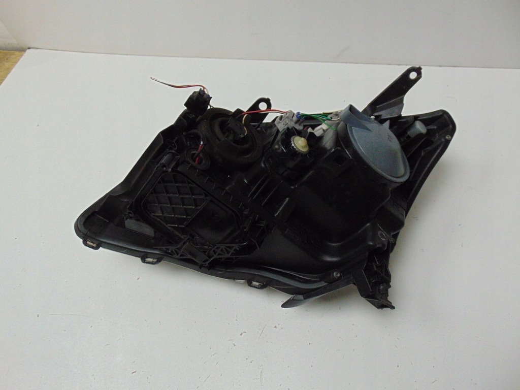 фото №14, Лампа права toyota avensis t25 lift europa