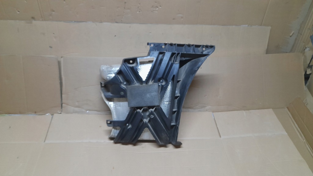 фото №1, Подкрылок направляющая правое бампера задняя porsche 991 911