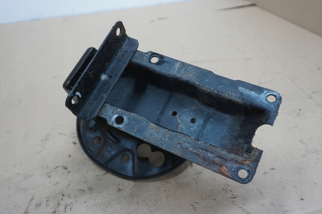 фото №7, Suzuki samurai кронштейн кронштейн колеса запасного 410 413 cabrio