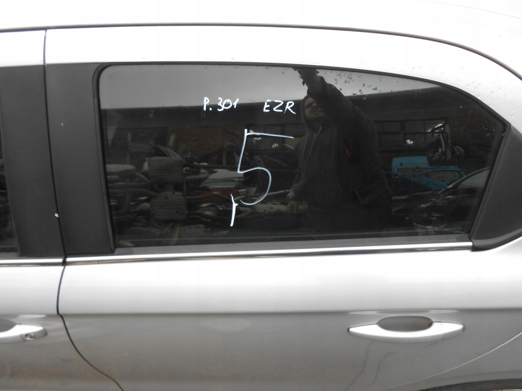 Peugeot 301 дверь левая задние код лакокрасочного покрытия ezr Доставка