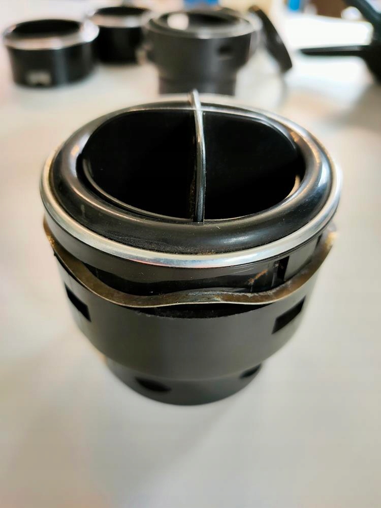 фото №6, Выход воздуха приборная панель mercedes 107 новый