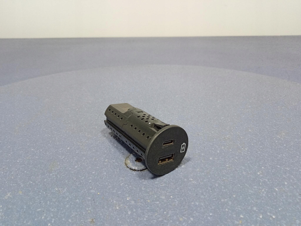 фото №1, Ford mustang mach-e разъём port usb lu5t19j211aa