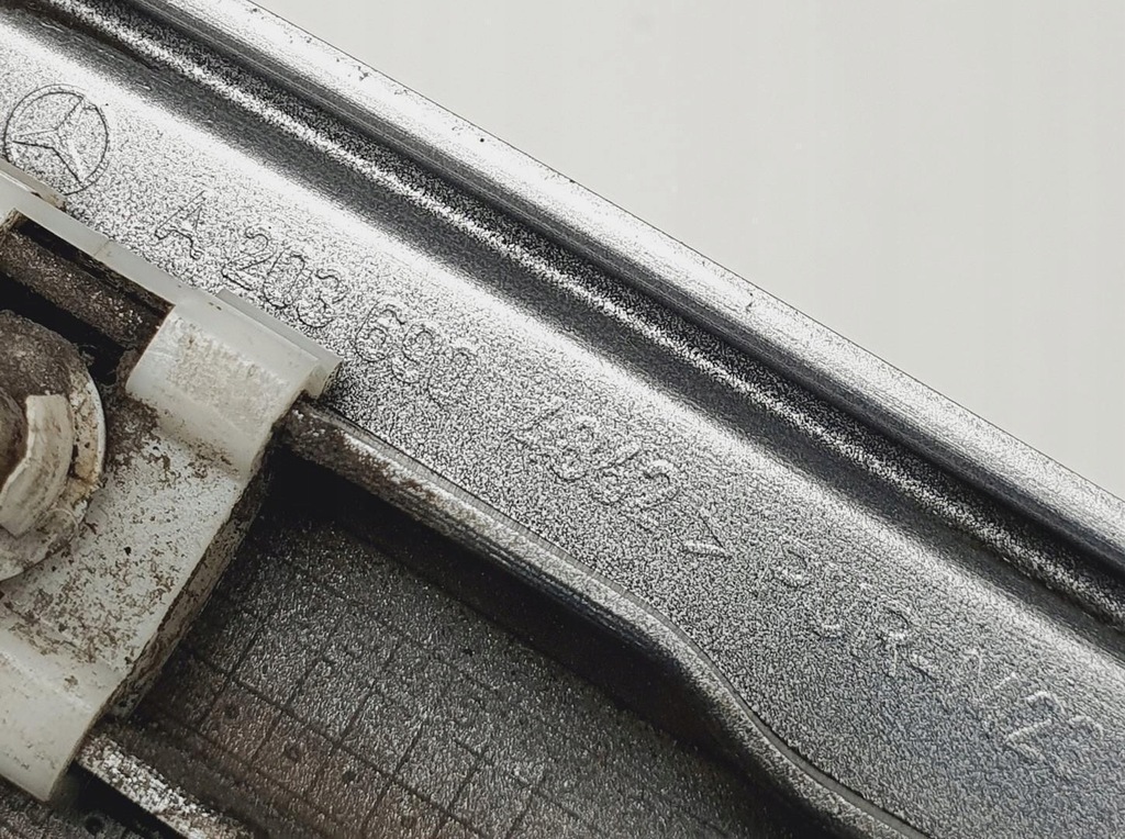 фото №6, Молдинг крыла правый перед mercedes w203