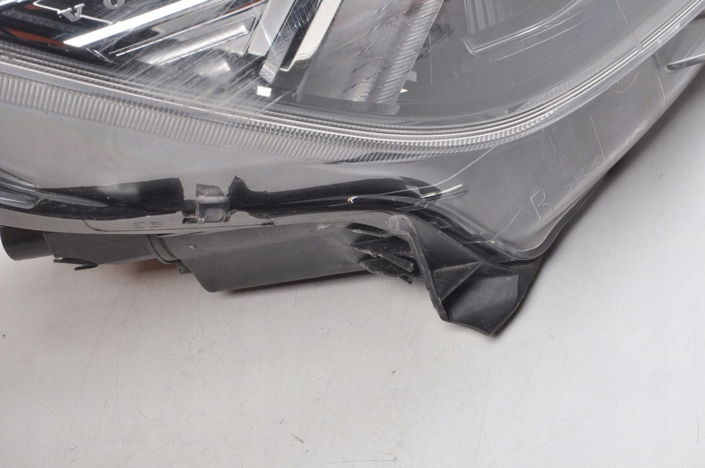 фото №9, Volvo xc40 2018- лампа правая передняя правый перед uk31655986