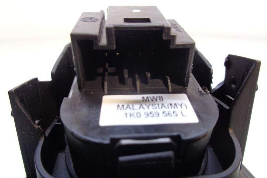 фото №8, Кнопка керування вікон задніх правих двері vw passat b7 362